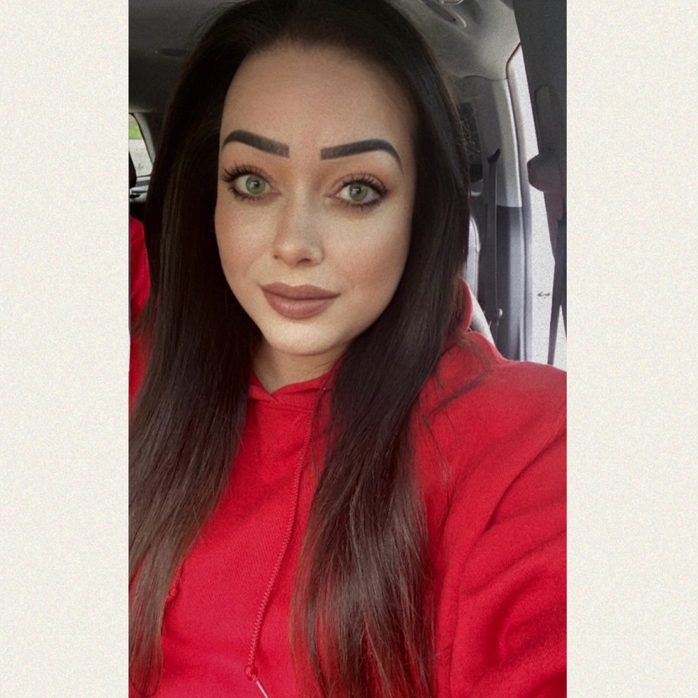 Meet your Posher, Corina